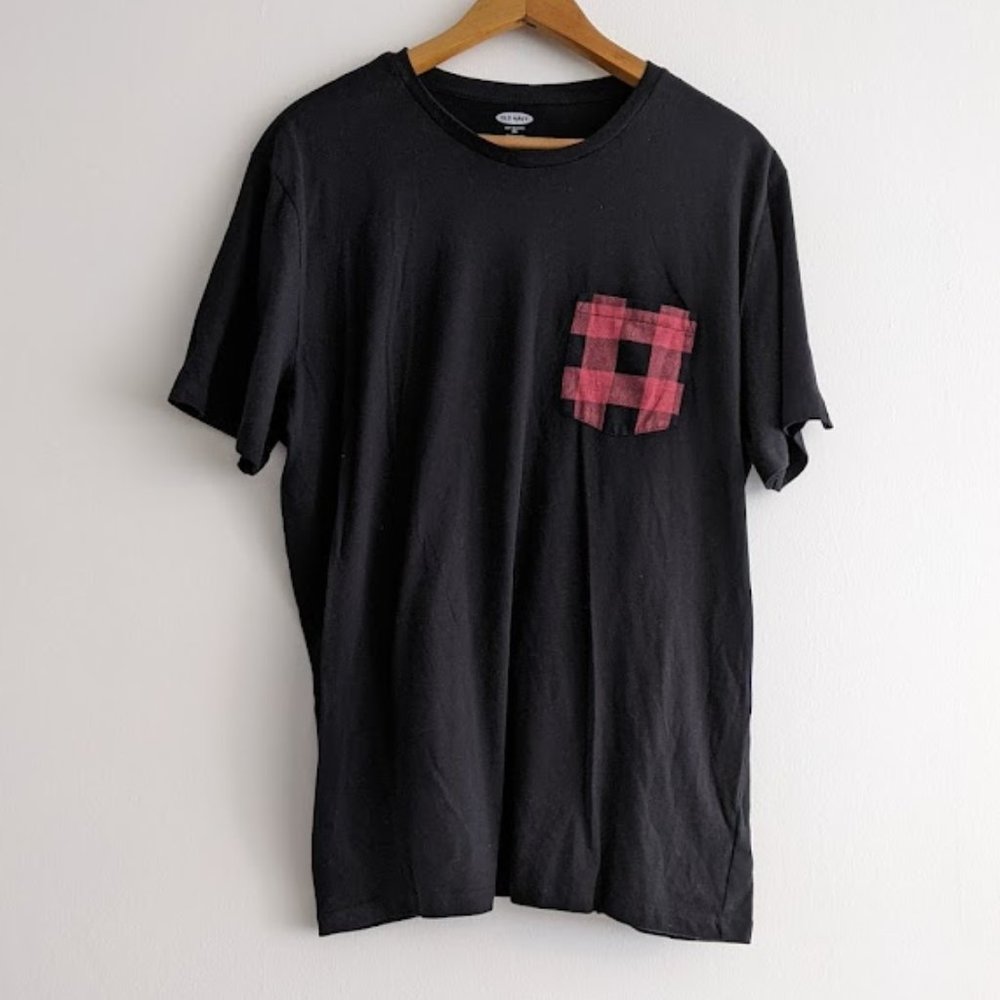 Old Navy Black T-Shirt with Red Buffalo Plaid Pocket Size XXL